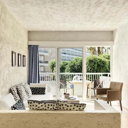 The By Esperia 4*
