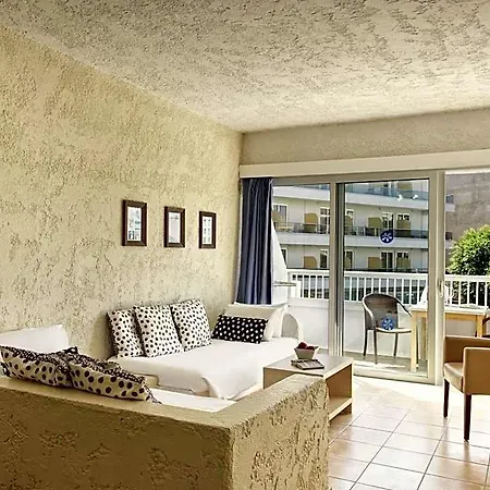 The By Esperia Aparthotel 4*