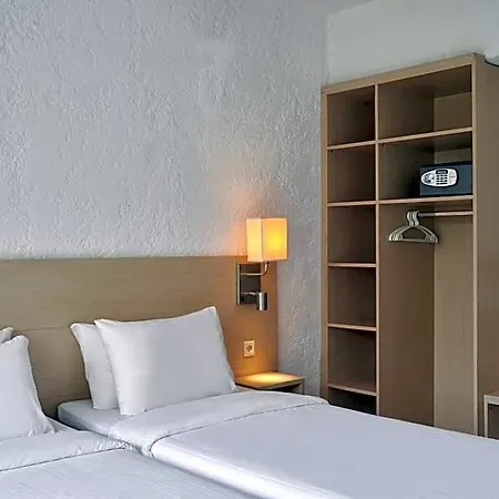 Aparthotel The By Esperia